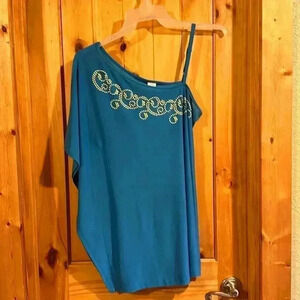 Avon - Off the shoulder top